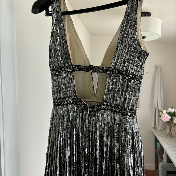 MacDuggal Sequined Evening Gown - Size 6 - Picture 6 of 8